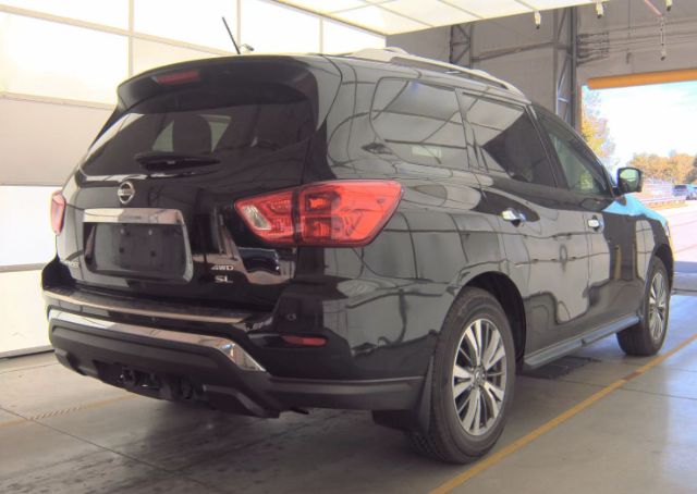 2017 Nissan Pathfinder SL