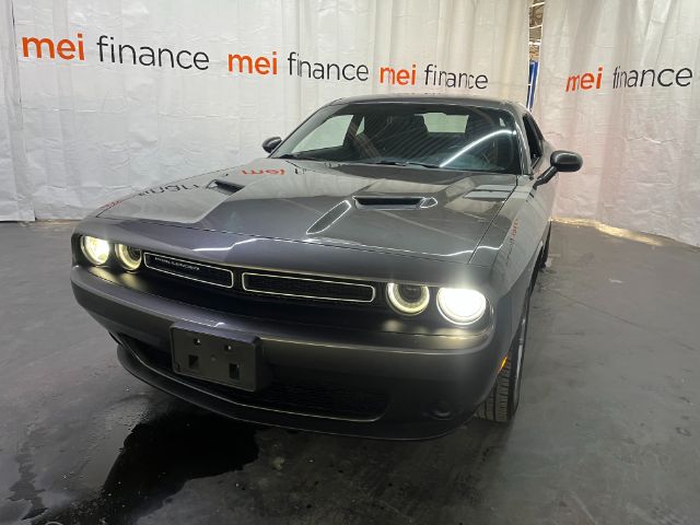 2015 Dodge Challenger SXT's photo